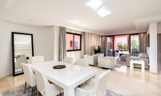 Luxueus tuinappartement te koop in een frontlinie strandcomplex op de New Golden Mile tussen Marbella en Estepona 55290 