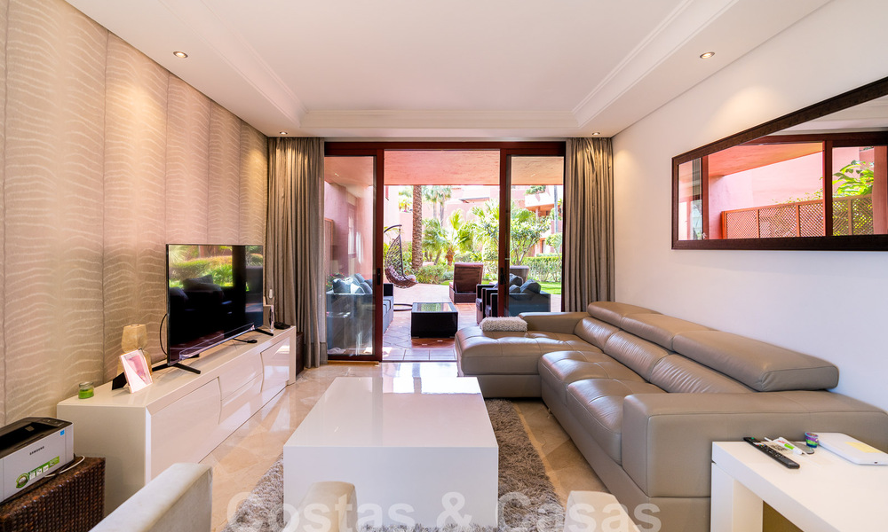 Luxueus tuinappartement te koop in een frontlinie strandcomplex op de New Golden Mile tussen Marbella en Estepona 55291