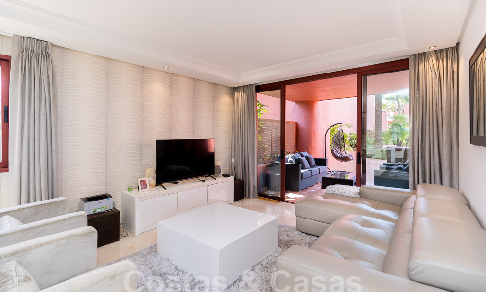 Luxueus tuinappartement te koop in een frontlinie strandcomplex op de New Golden Mile tussen Marbella en Estepona 55292