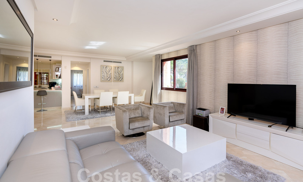 Luxueus tuinappartement te koop in een frontlinie strandcomplex op de New Golden Mile tussen Marbella en Estepona 55293