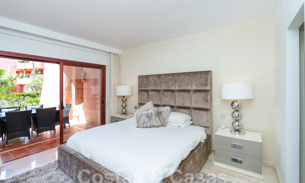 Luxueus tuinappartement te koop in een frontlinie strandcomplex op de New Golden Mile tussen Marbella en Estepona 55298