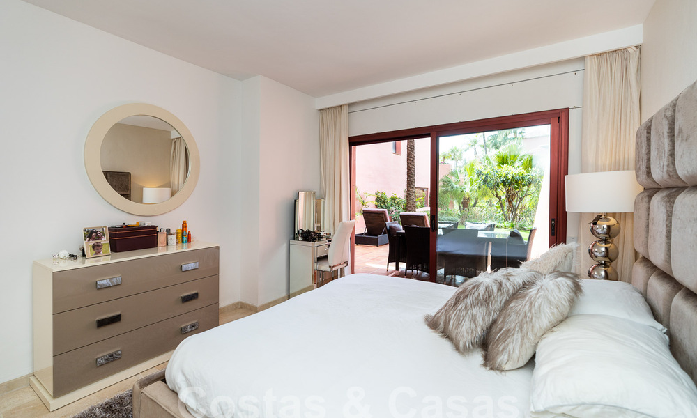 Luxueus tuinappartement te koop in een frontlinie strandcomplex op de New Golden Mile tussen Marbella en Estepona 55299