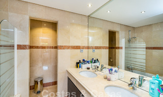 Luxueus tuinappartement te koop in een frontlinie strandcomplex op de New Golden Mile tussen Marbella en Estepona 55300 