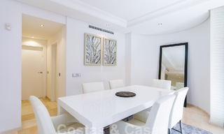 Luxueus tuinappartement te koop in een frontlinie strandcomplex op de New Golden Mile tussen Marbella en Estepona 55301 