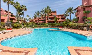 Luxueus tuinappartement te koop in een frontlinie strandcomplex op de New Golden Mile tussen Marbella en Estepona 55306 