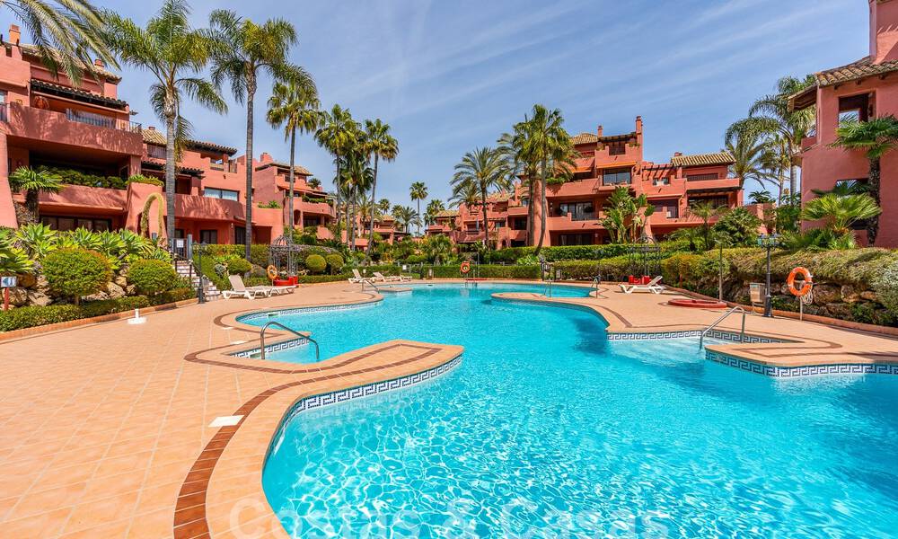 Luxueus tuinappartement te koop in een frontlinie strandcomplex op de New Golden Mile tussen Marbella en Estepona 55307