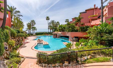 Luxueus tuinappartement te koop in een frontlinie strandcomplex op de New Golden Mile tussen Marbella en Estepona 55308