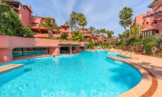 Luxueus tuinappartement te koop in een frontlinie strandcomplex op de New Golden Mile tussen Marbella en Estepona 55309 