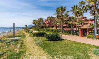 Luxueus tuinappartement te koop in een frontlinie strandcomplex op de New Golden Mile tussen Marbella en Estepona 55310 