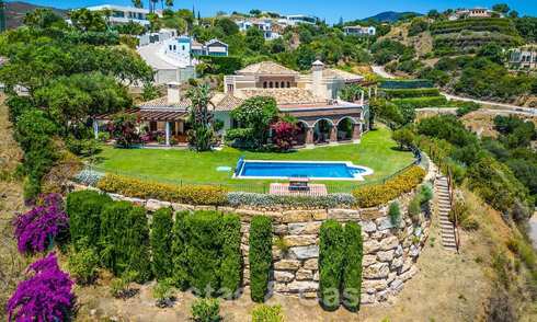 Spaanse luxevilla te koop met panoramisch uitzicht in een gated community omgeven door natuur in Marbella - Benahavis 55323
