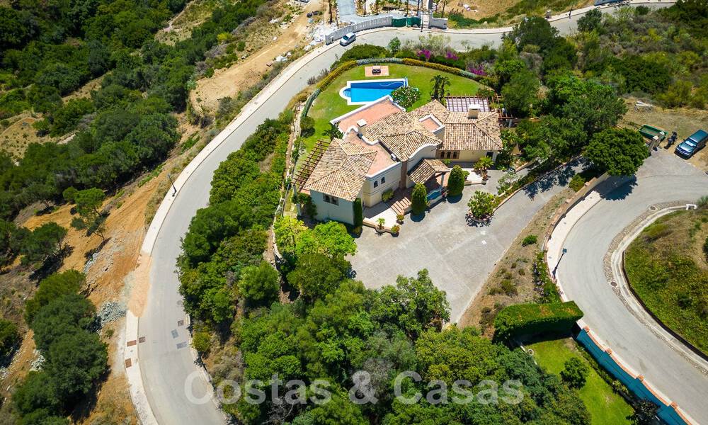 Spaanse luxevilla te koop met panoramisch uitzicht in een gated community omgeven door natuur in Marbella - Benahavis 55324