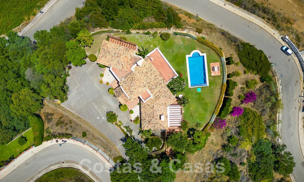 Spaanse luxevilla te koop met panoramisch uitzicht in een gated community omgeven door natuur in Marbella - Benahavis 55326