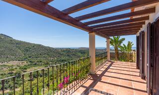 Spaanse luxevilla te koop met panoramisch uitzicht in een gated community omgeven door natuur in Marbella - Benahavis 55352 