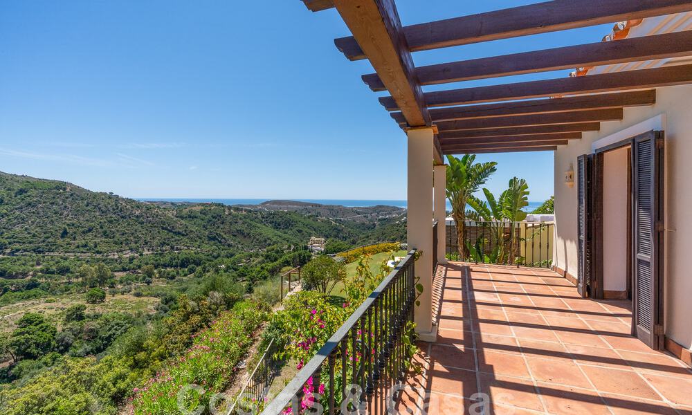 Spaanse luxevilla te koop met panoramisch uitzicht in een gated community omgeven door natuur in Marbella - Benahavis 55353