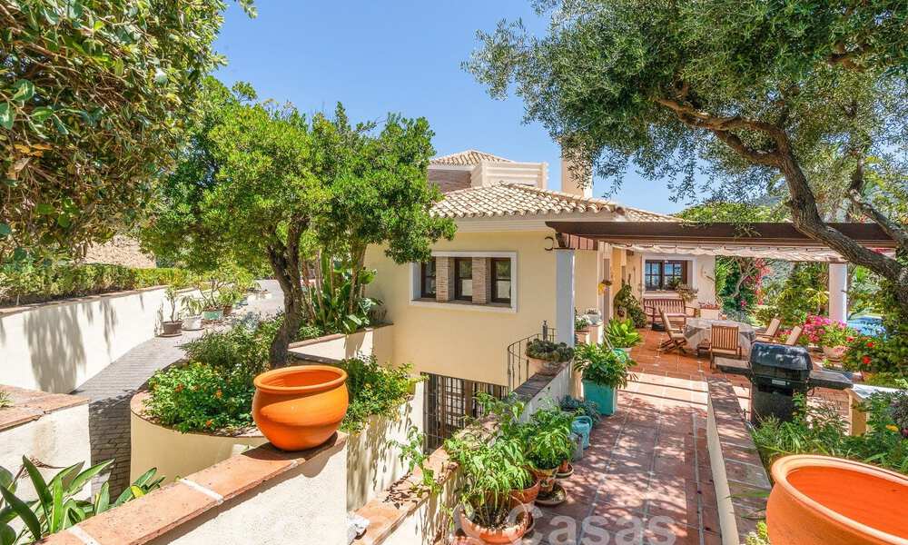 Spaanse luxevilla te koop met panoramisch uitzicht in een gated community omgeven door natuur in Marbella - Benahavis 55356