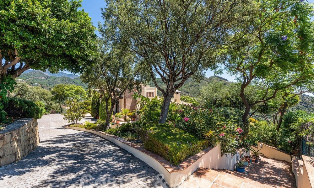 Spaanse luxevilla te koop met panoramisch uitzicht in een gated community omgeven door natuur in Marbella - Benahavis 55357