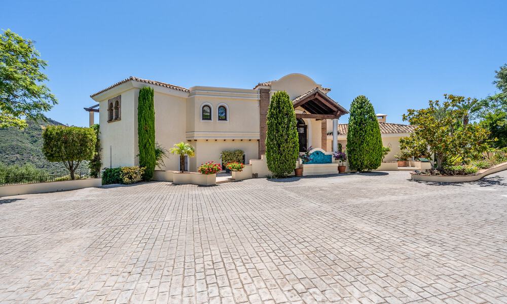 Spaanse luxevilla te koop met panoramisch uitzicht in een gated community omgeven door natuur in Marbella - Benahavis 55359