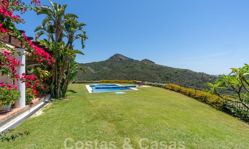 Spaanse luxevilla te koop met panoramisch uitzicht in een gated community omgeven door natuur in Marbella - Benahavis 55364