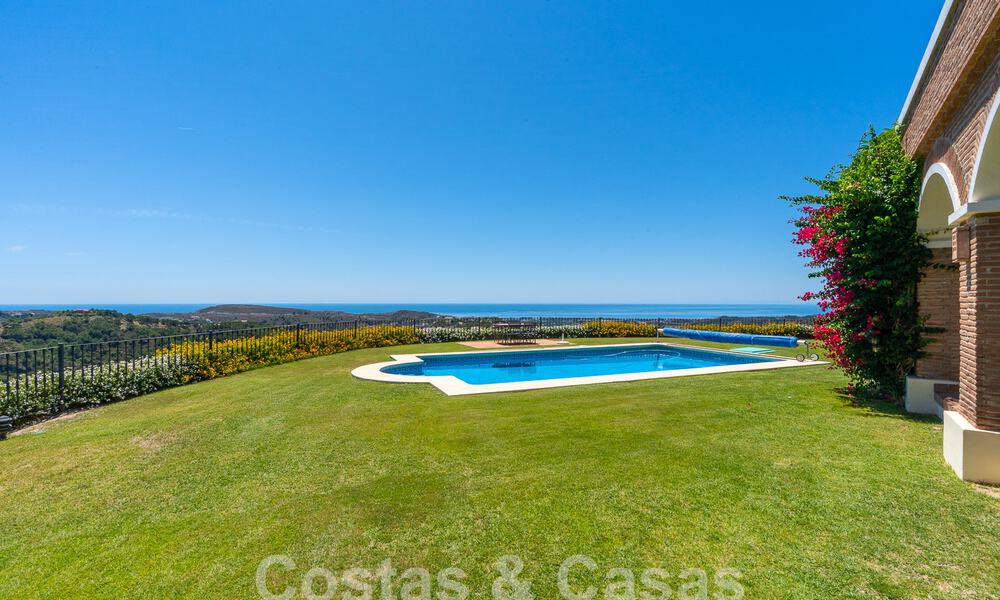 Spaanse luxevilla te koop met panoramisch uitzicht in een gated community omgeven door natuur in Marbella - Benahavis 55368