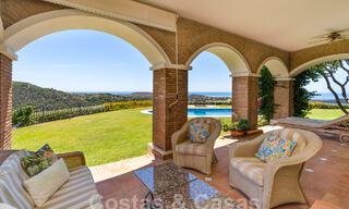 Spaanse luxevilla te koop met panoramisch uitzicht in een gated community omgeven door natuur in Marbella - Benahavis 55369 