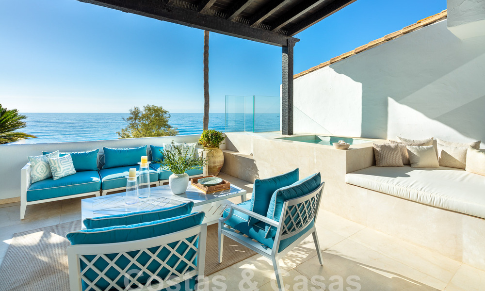 Luxueus beachfront penthouse te koop met frontaal zeezicht in Puente Romano op de Golden Mile van Marbella 55075