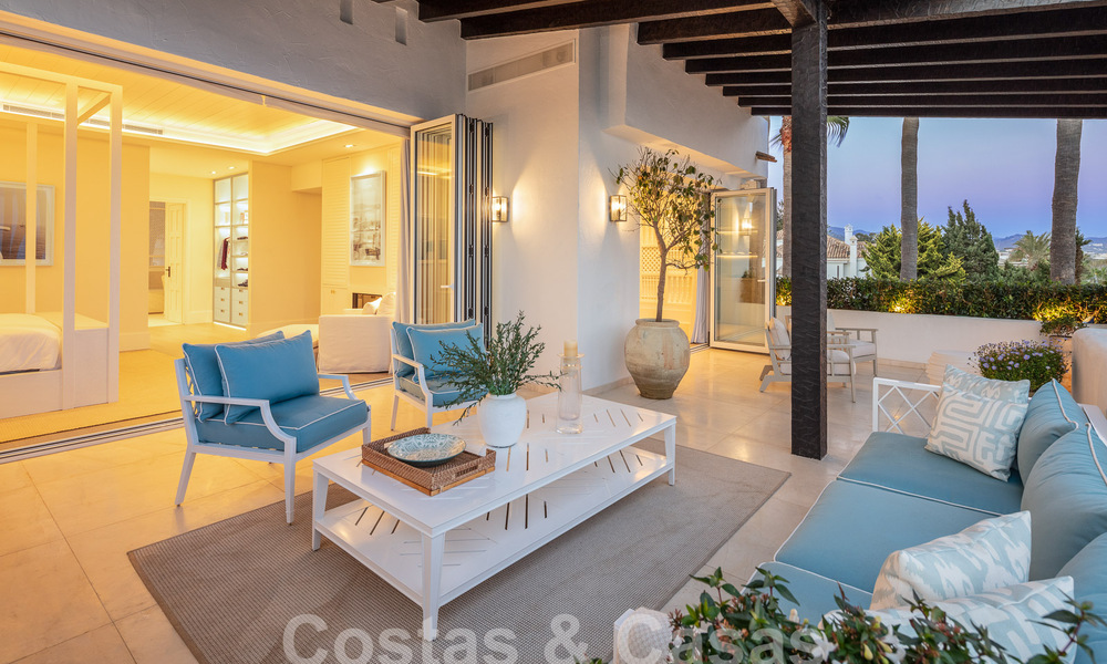 Luxueus beachfront penthouse te koop met frontaal zeezicht in Puente Romano op de Golden Mile van Marbella 55092