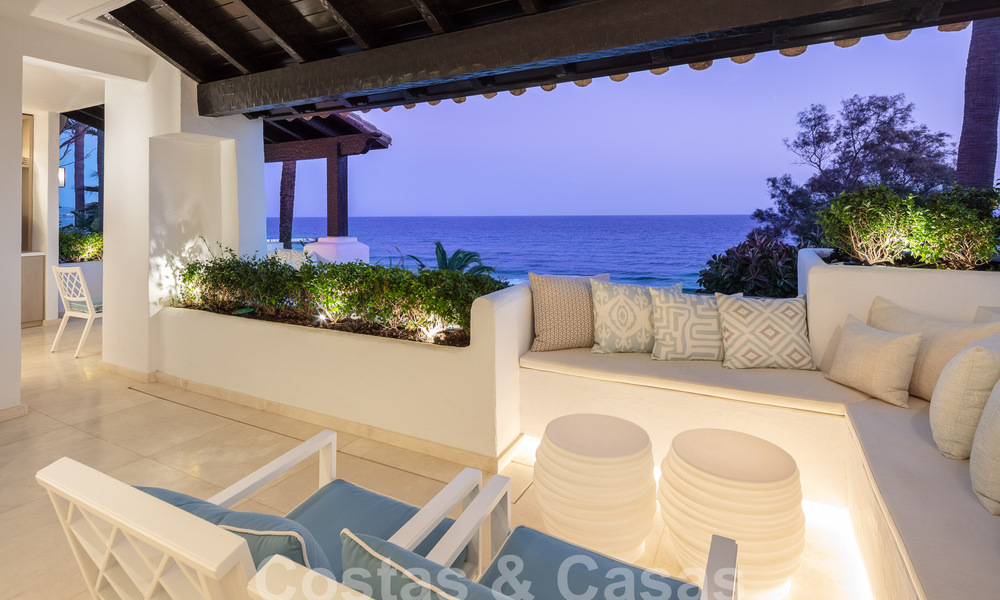 Luxueus beachfront penthouse te koop met frontaal zeezicht in Puente Romano op de Golden Mile van Marbella 55094