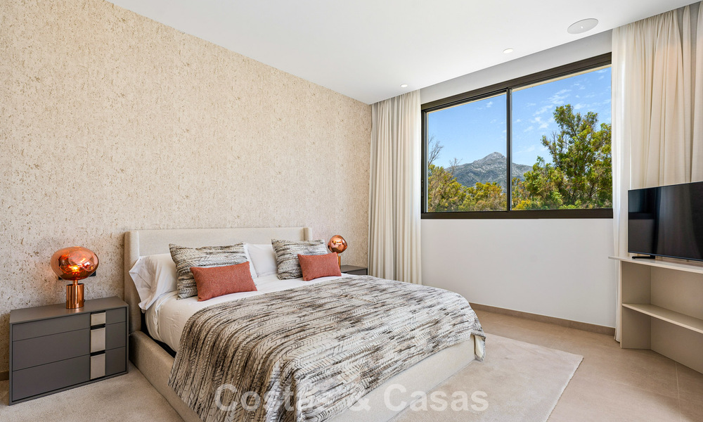 Ruime, eigentijdse luxevilla, gelegen op eerstelijns golf met uitzicht op de La Concha berg te Nueva Andalucia, Marbella 786398
