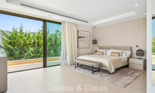 Ruime, eigentijdse luxevilla, gelegen op eerstelijns golf met uitzicht op de La Concha berg te Nueva Andalucia, Marbella 786400 