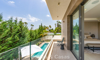 Ruime, eigentijdse luxevilla, gelegen op eerstelijns golf met uitzicht op de La Concha berg te Nueva Andalucia, Marbella 786402 