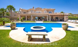 Statige luxe mansion in Andalusische stijl met zeezicht in de golfvallei van Nueva Andalucia, Marbella 55649 