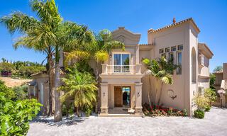 Statige luxe mansion in Andalusische stijl met zeezicht in de golfvallei van Nueva Andalucia, Marbella 55651 