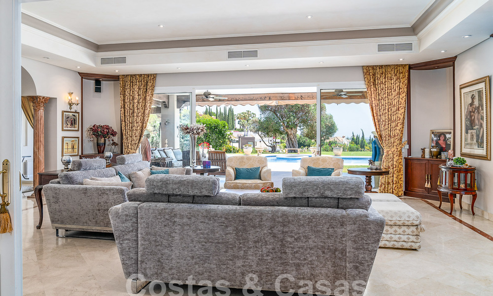 Statige luxe mansion in Andalusische stijl met zeezicht in de golfvallei van Nueva Andalucia, Marbella 55656