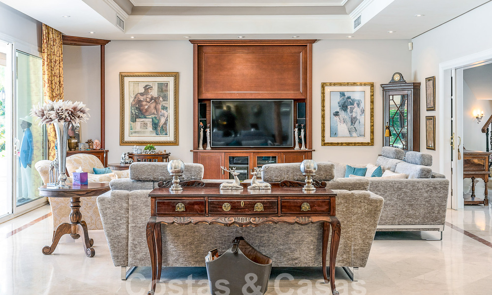Statige luxe mansion in Andalusische stijl met zeezicht in de golfvallei van Nueva Andalucia, Marbella 55657