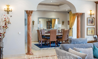 Statige luxe mansion in Andalusische stijl met zeezicht in de golfvallei van Nueva Andalucia, Marbella 55658 