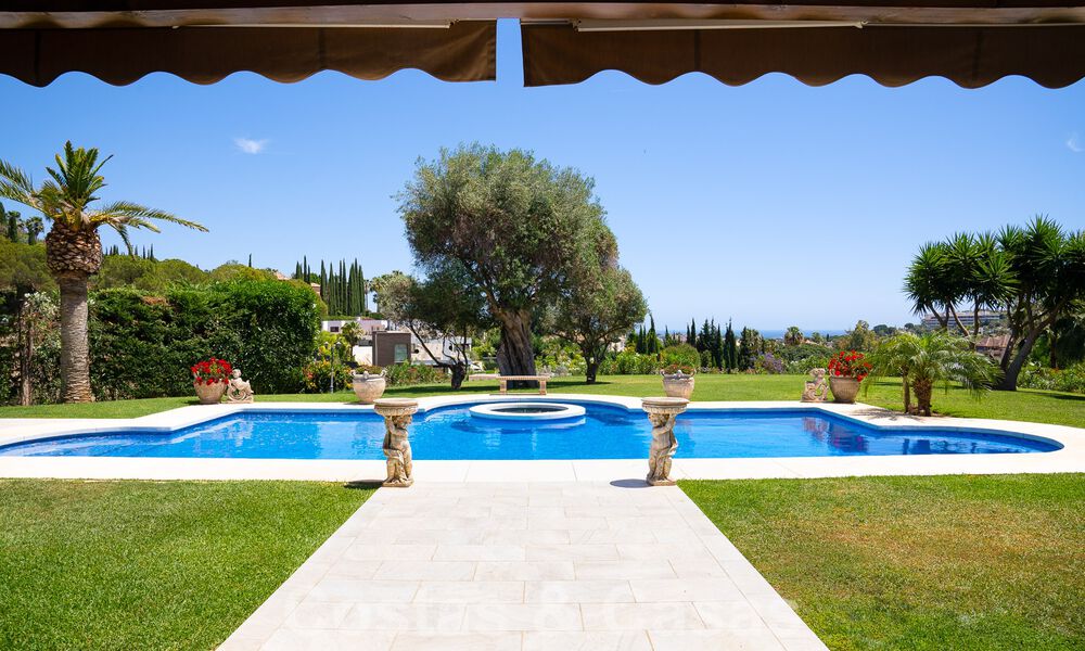 Statige luxe mansion in Andalusische stijl met zeezicht in de golfvallei van Nueva Andalucia, Marbella 55661