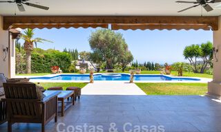 Statige luxe mansion in Andalusische stijl met zeezicht in de golfvallei van Nueva Andalucia, Marbella 55662 