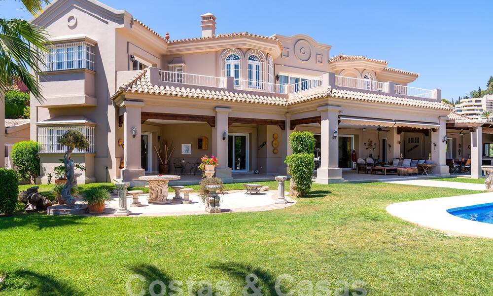 Statige luxe mansion in Andalusische stijl met zeezicht in de golfvallei van Nueva Andalucia, Marbella 55663