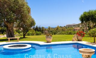 Statige luxe mansion in Andalusische stijl met zeezicht in de golfvallei van Nueva Andalucia, Marbella 55666 