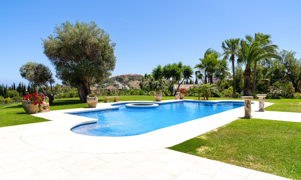 Statige luxe mansion in Andalusische stijl met zeezicht in de golfvallei van Nueva Andalucia, Marbella 55668