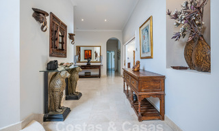 Statige luxe mansion in Andalusische stijl met zeezicht in de golfvallei van Nueva Andalucia, Marbella 55670 