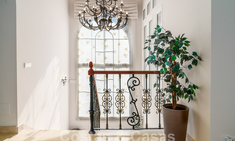 Statige luxe mansion in Andalusische stijl met zeezicht in de golfvallei van Nueva Andalucia, Marbella 55672