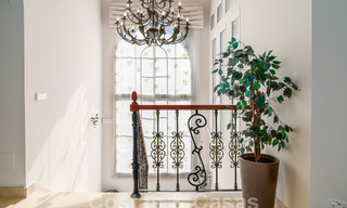 Statige luxe mansion in Andalusische stijl met zeezicht in de golfvallei van Nueva Andalucia, Marbella 55672 