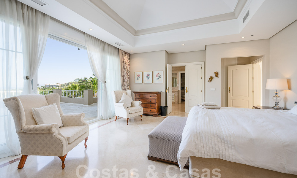 Statige luxe mansion in Andalusische stijl met zeezicht in de golfvallei van Nueva Andalucia, Marbella 55673