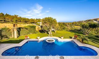 Statige luxe mansion in Andalusische stijl met zeezicht in de golfvallei van Nueva Andalucia, Marbella 55674 