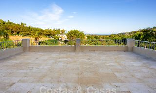 Statige luxe mansion in Andalusische stijl met zeezicht in de golfvallei van Nueva Andalucia, Marbella 55676 