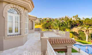 Statige luxe mansion in Andalusische stijl met zeezicht in de golfvallei van Nueva Andalucia, Marbella 55677 