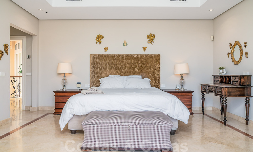 Statige luxe mansion in Andalusische stijl met zeezicht in de golfvallei van Nueva Andalucia, Marbella 55678