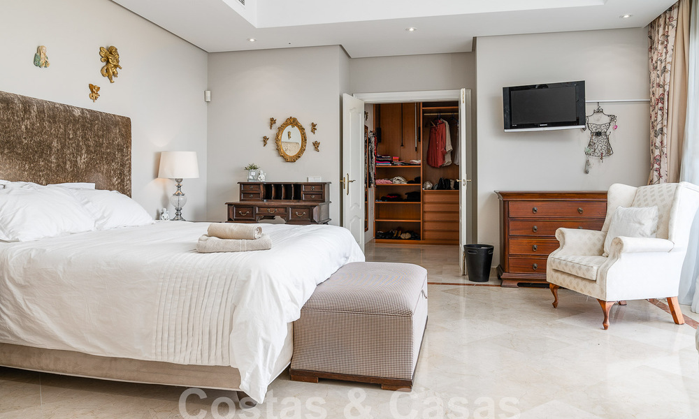 Statige luxe mansion in Andalusische stijl met zeezicht in de golfvallei van Nueva Andalucia, Marbella 55682