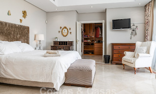 Statige luxe mansion in Andalusische stijl met zeezicht in de golfvallei van Nueva Andalucia, Marbella 55682 